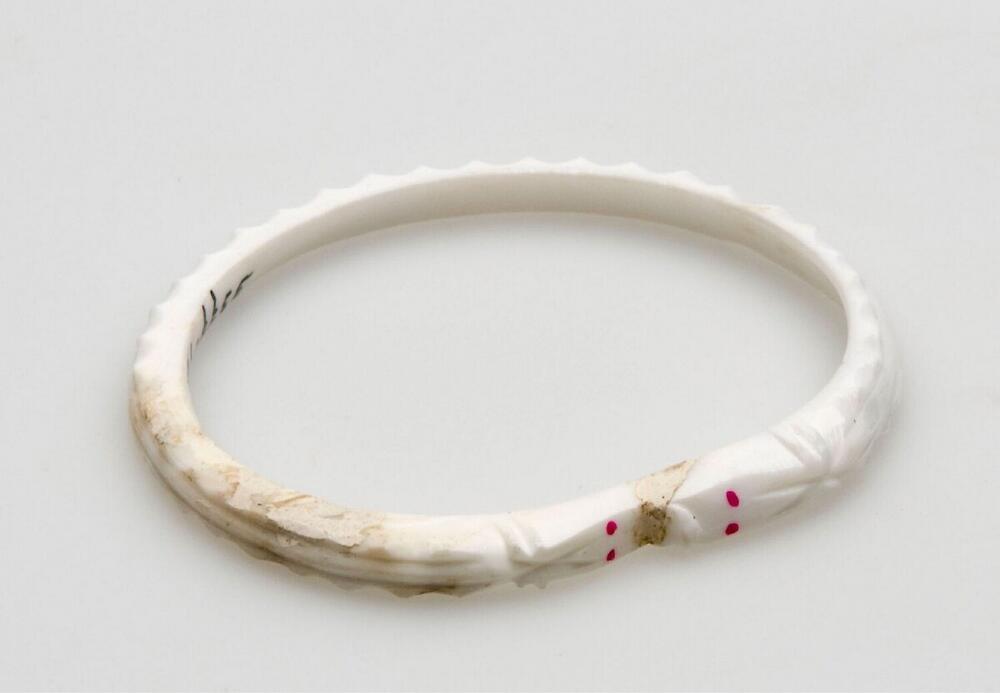 Bewerkte armband uit schelp