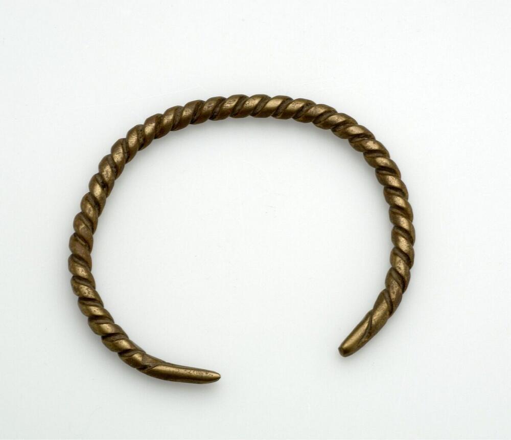 Koperen open armband, gedraaid