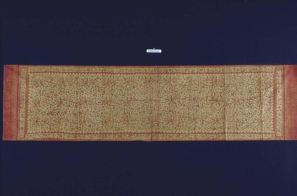 Katoenen schouderdoek met lange bloemslingers