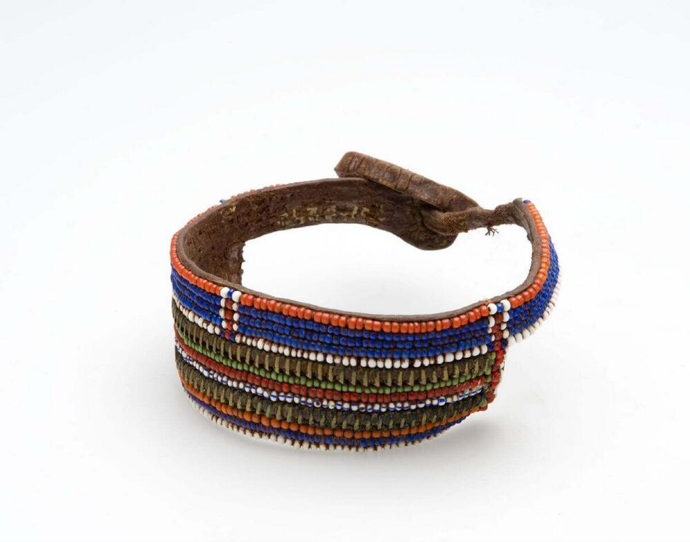 Leren armband met kralenversiering