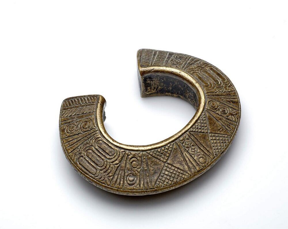 Woman's ankle ring, copper alloy