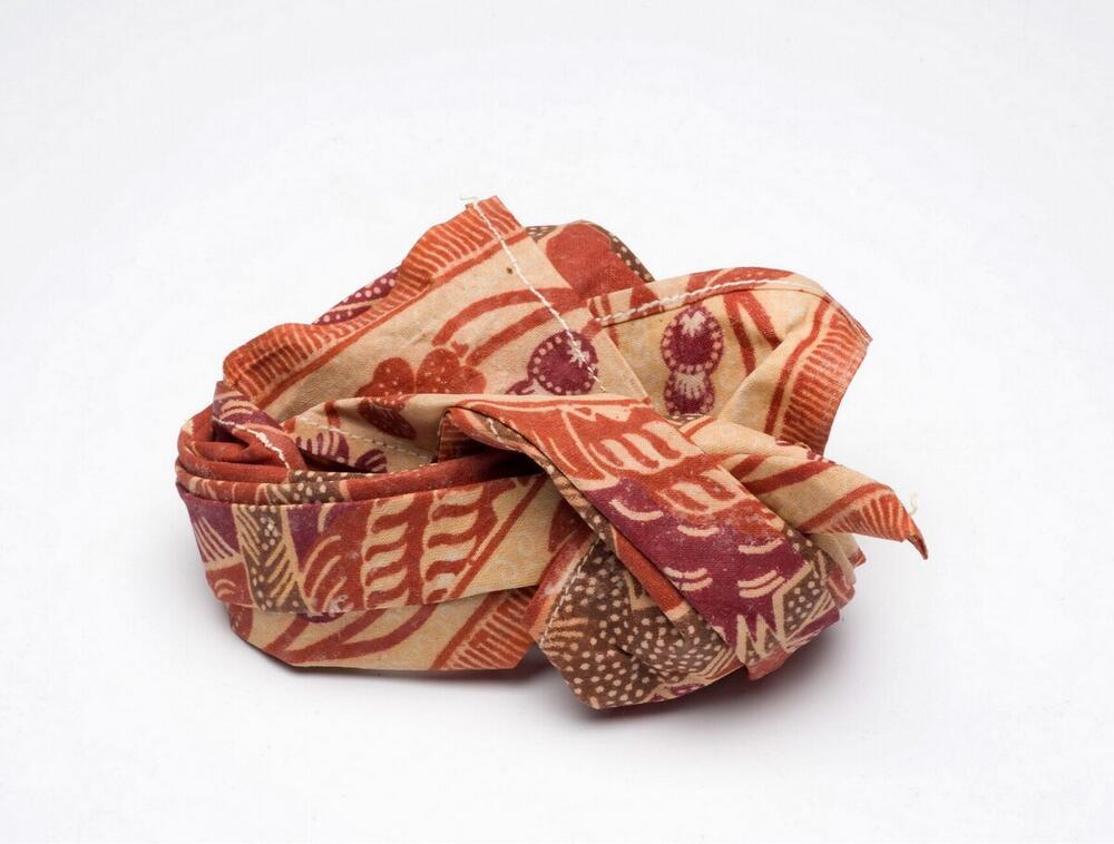 Model van een Surinaams-Creoolse hoofddoek