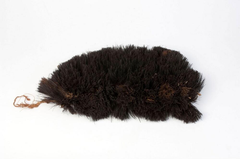 Plaited adornment for the forehead wtth cassowary feathers, used in war dances
