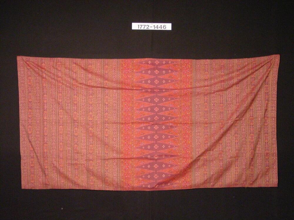 Kokerrok van gestreepte zijde met ornament van inslag ikat en ingeweven gouddraad