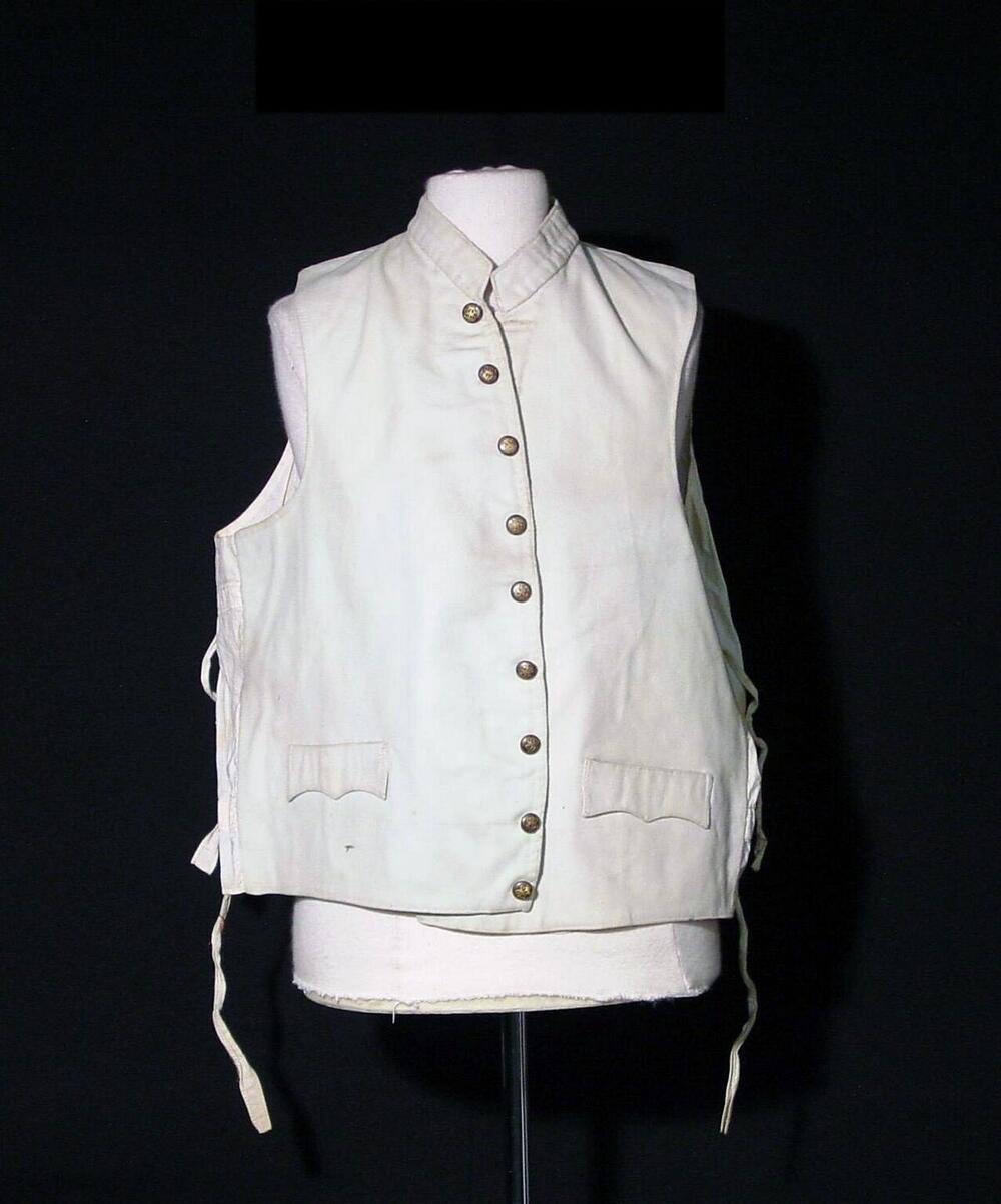 Vest met verzilverde knopen, behorend bij een uniform van een Javaanse ambtenaar