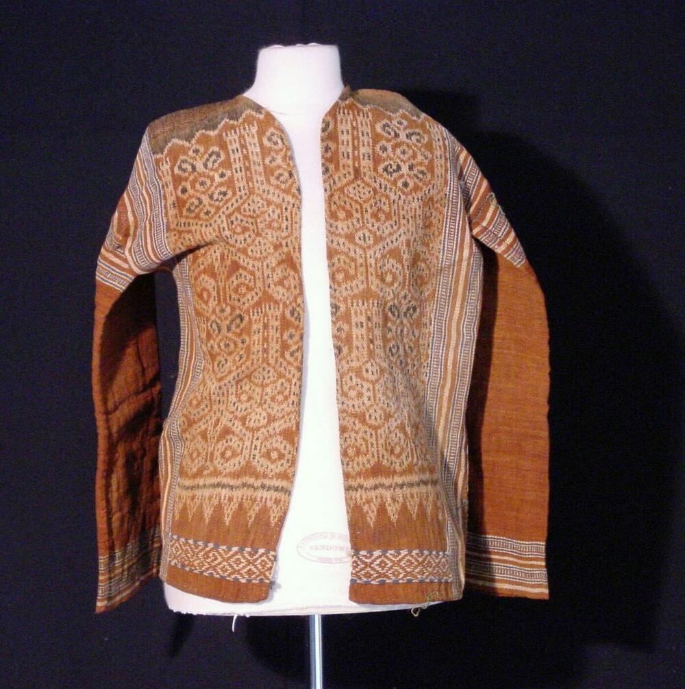 Jak met lange mouwen met ornament in schering ikat