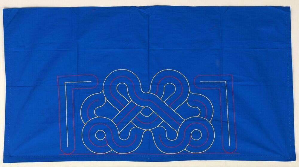 Wikkeldoek met houtsnijwerkmotieven in rood en geel