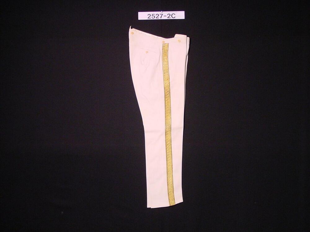 Broek met een goudgalonversiering langs de pijpen, onderdeel van een kostuum