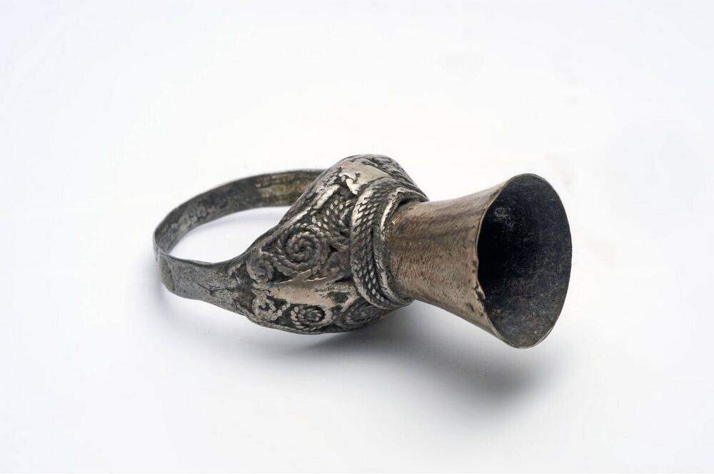 Zilveren geornamenteerde vingerring