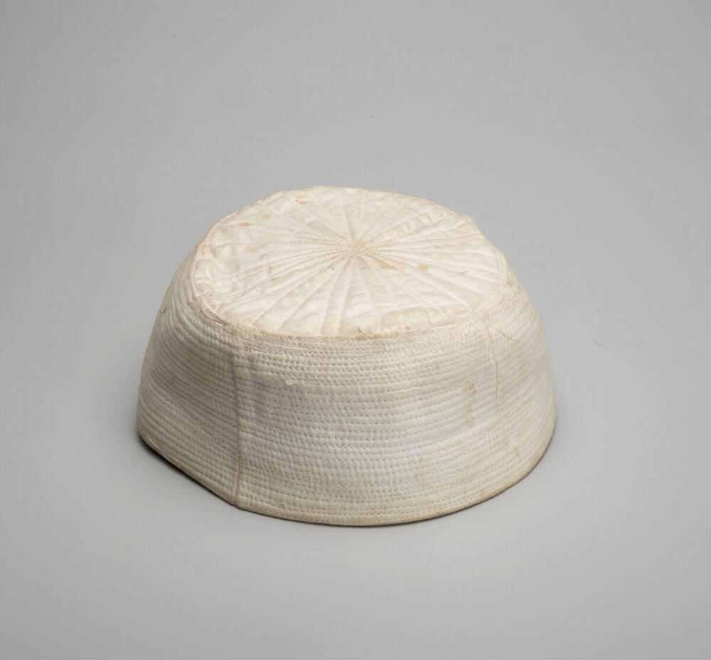 Witte katoenen muts