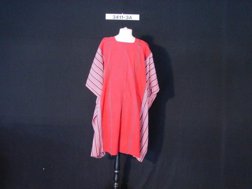 Katoenen vrouwenblouse, onderdeel van een vrouwenkostuum