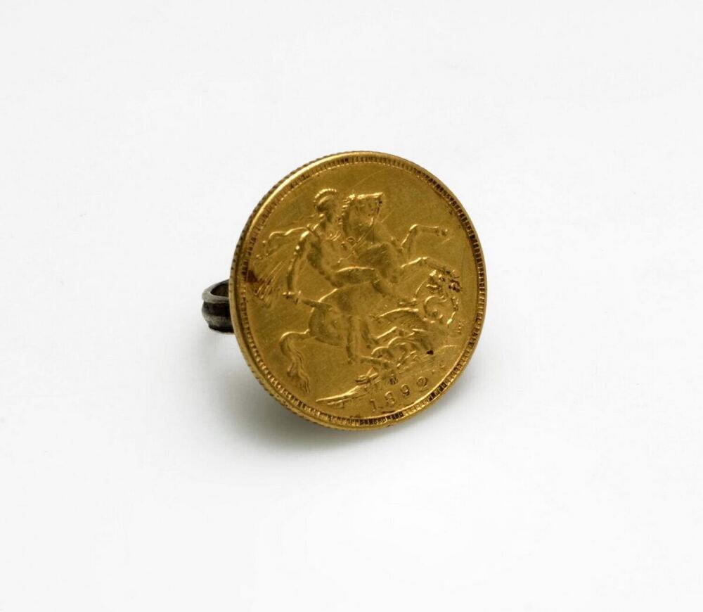 Ring met afbeelding van St. Joris en de draak
