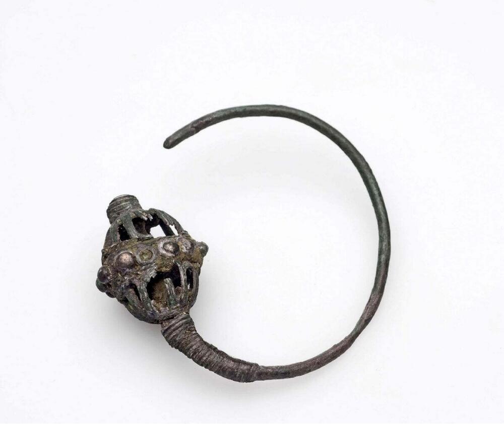 Bronzen oorhanger
