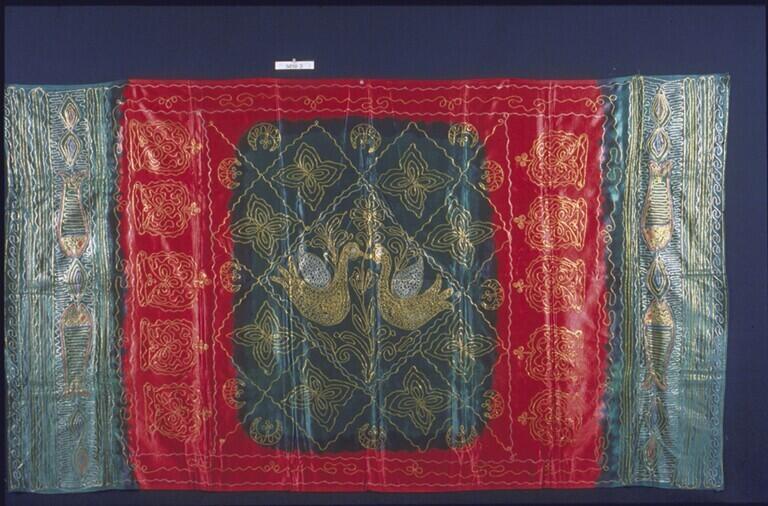 Zijden doek met motieven in goud- en zilverdraad