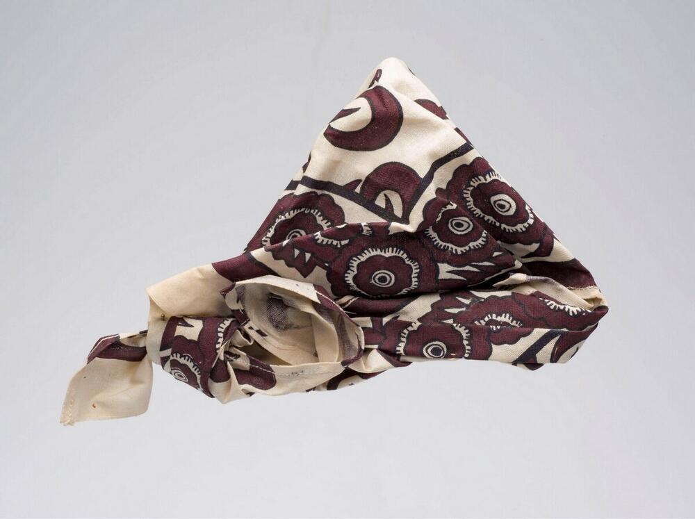 Model van een Surinaams-Creoolse hoofddoek