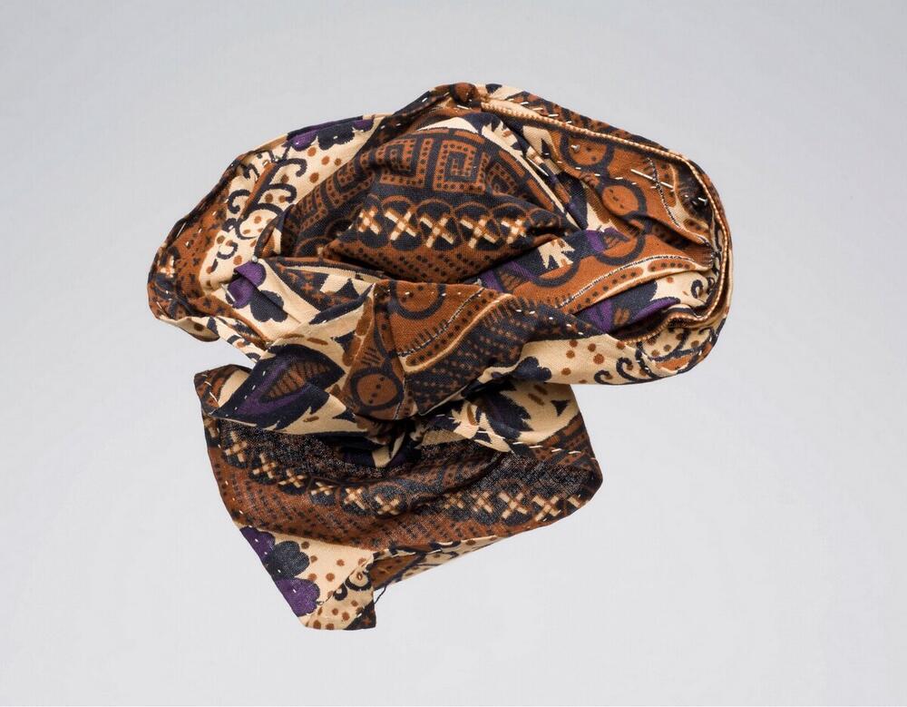 Model van een Surinaams-Creoolse hoofddoek