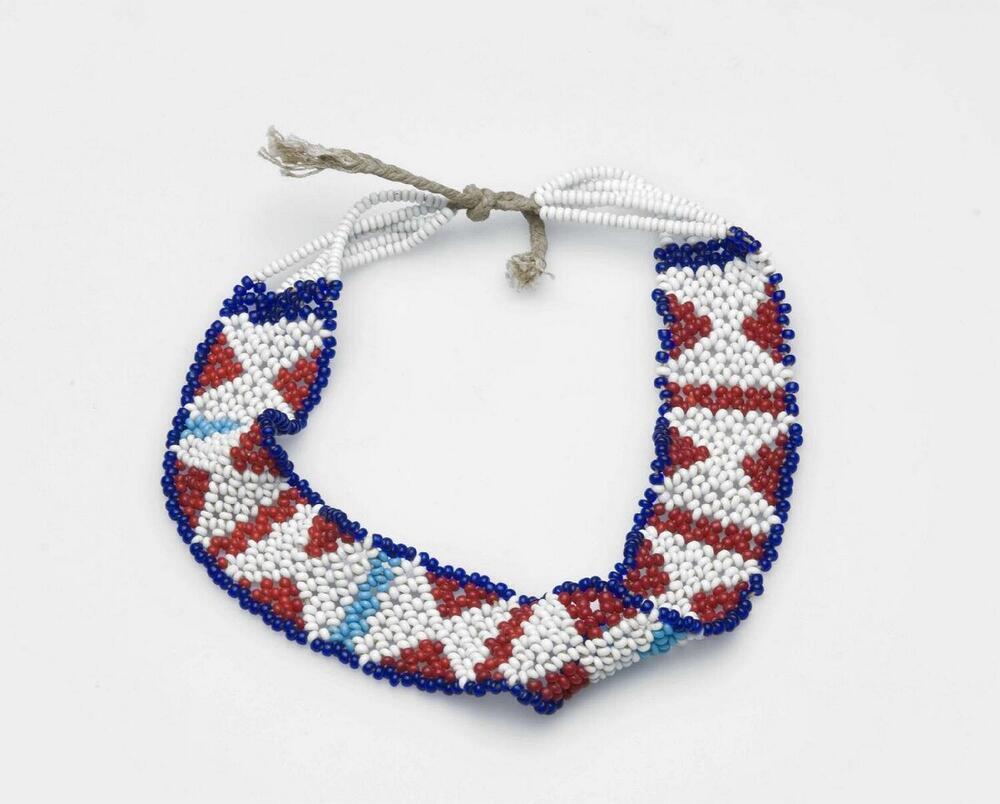 Armband van geregen kralen in zandloper motief