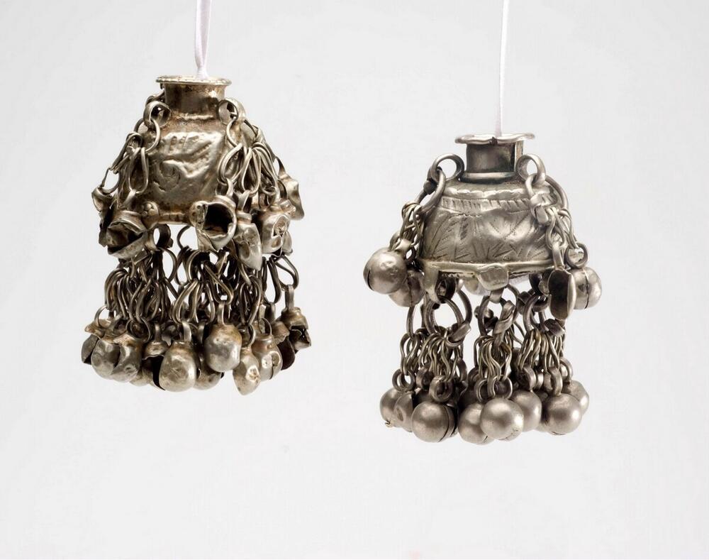 Zilveren oorhanger met belletjes