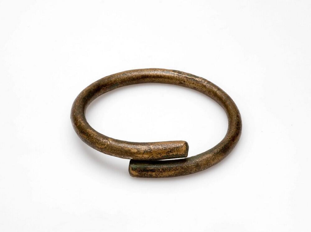 Bronzen pols- of enkelring