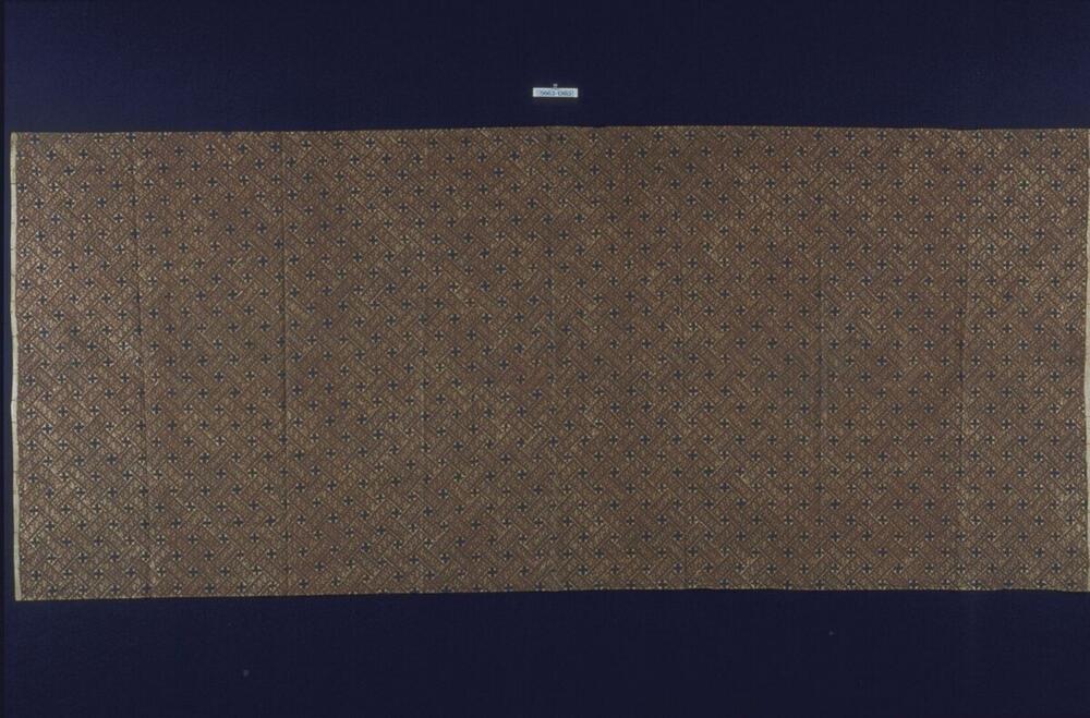 Wikkelrok met geometrisch patroon van swastika-motieven