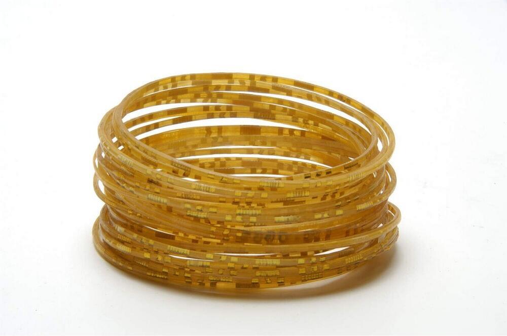 Bundel van 29 plastic armbanden