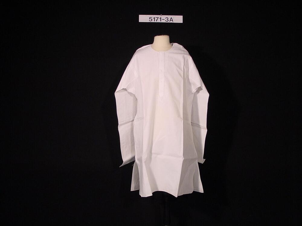 Katoenen overhemd met geborduurde slinger motieven, onderdeel van een mannenpak