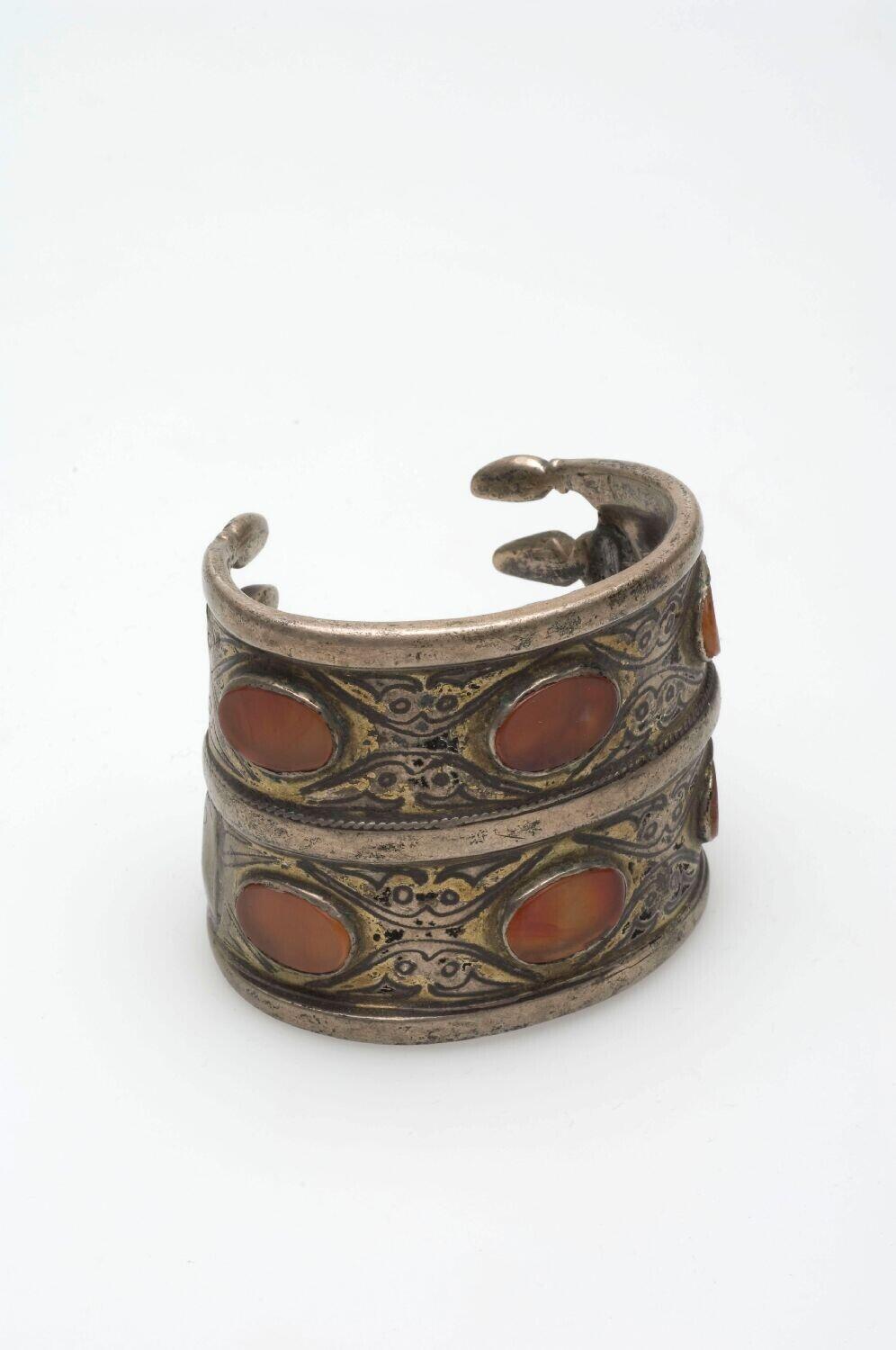 Zilveren armband met goud en carneool versierd