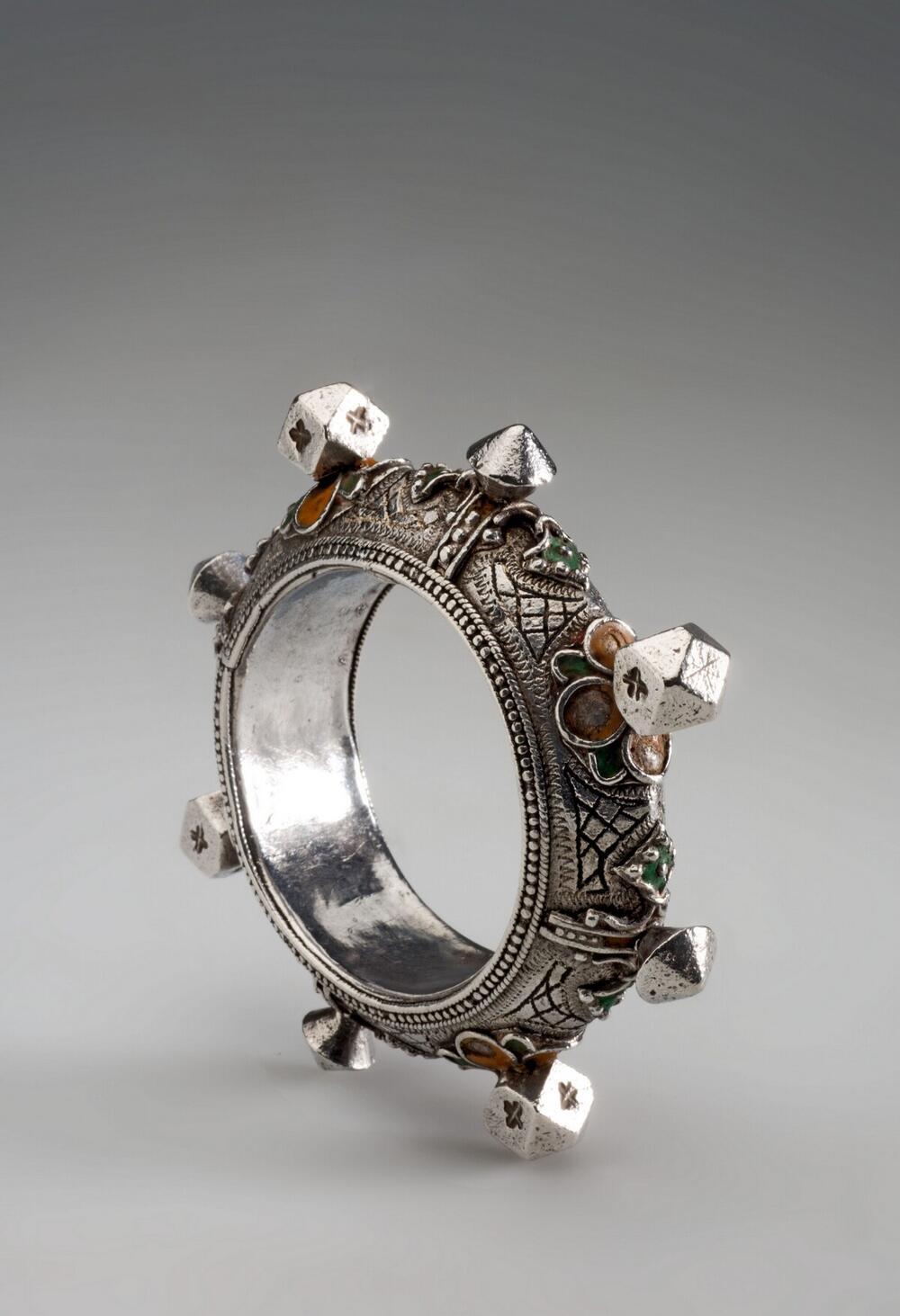 Bracelet of a pair of bracelets