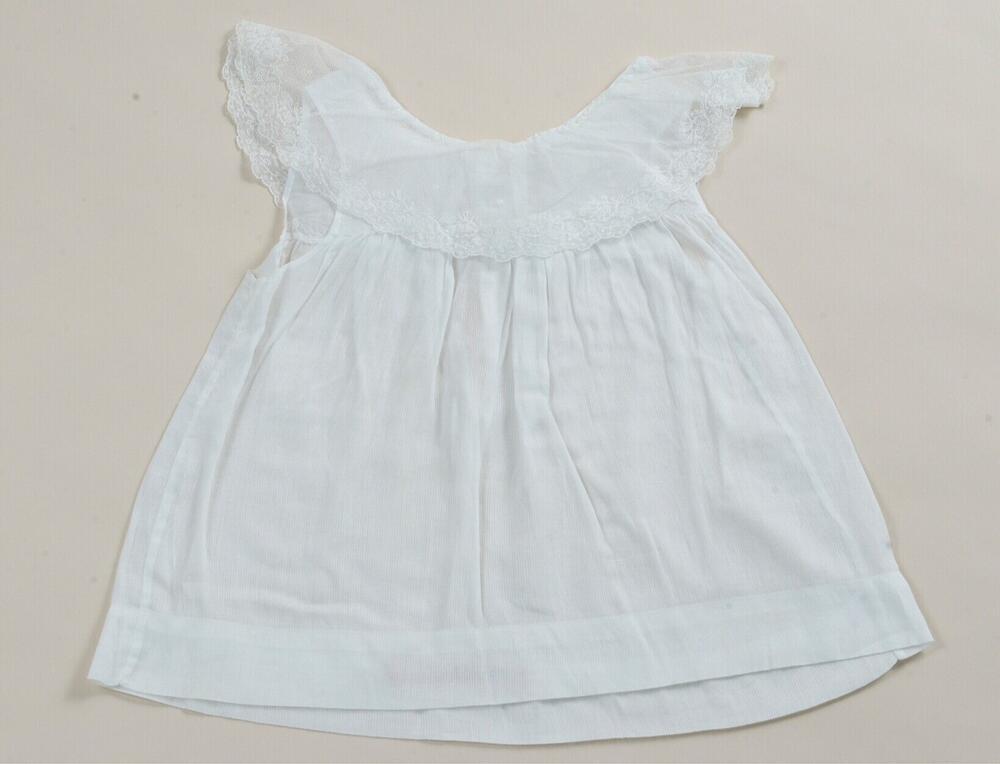 Kleine witte katoenen jurk