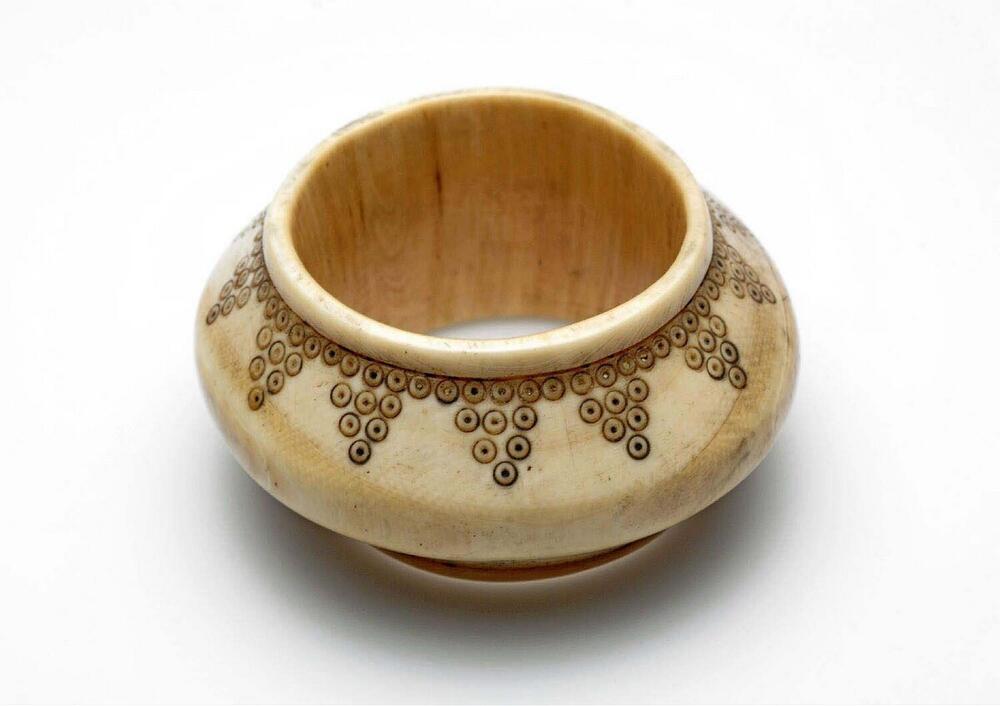 Woman's ivory bracelet
