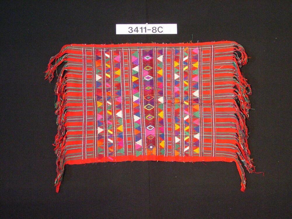 Veelkleurige katoenen doek, onderdeel van een vrouwenkostuum