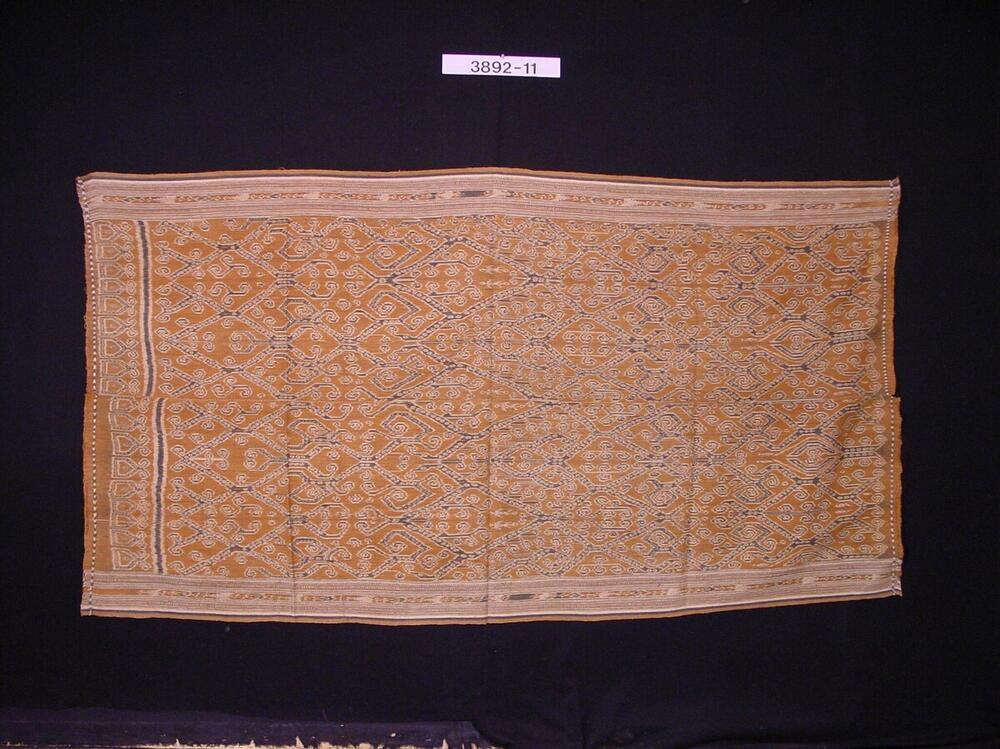 Schouderdoek met ornament in scheringikat