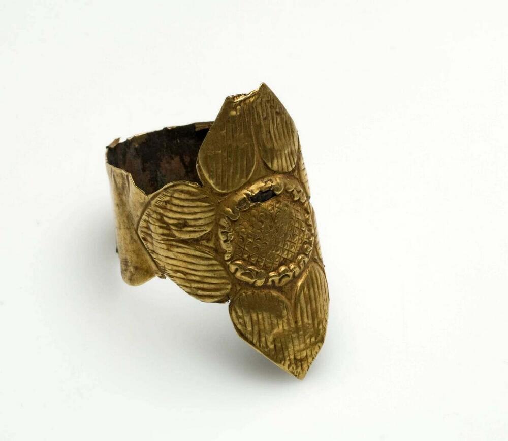 Ring met vierbladige bloem