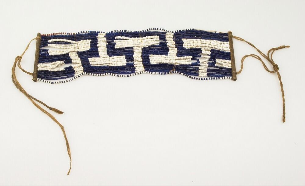 Upper arm decoration made of beads