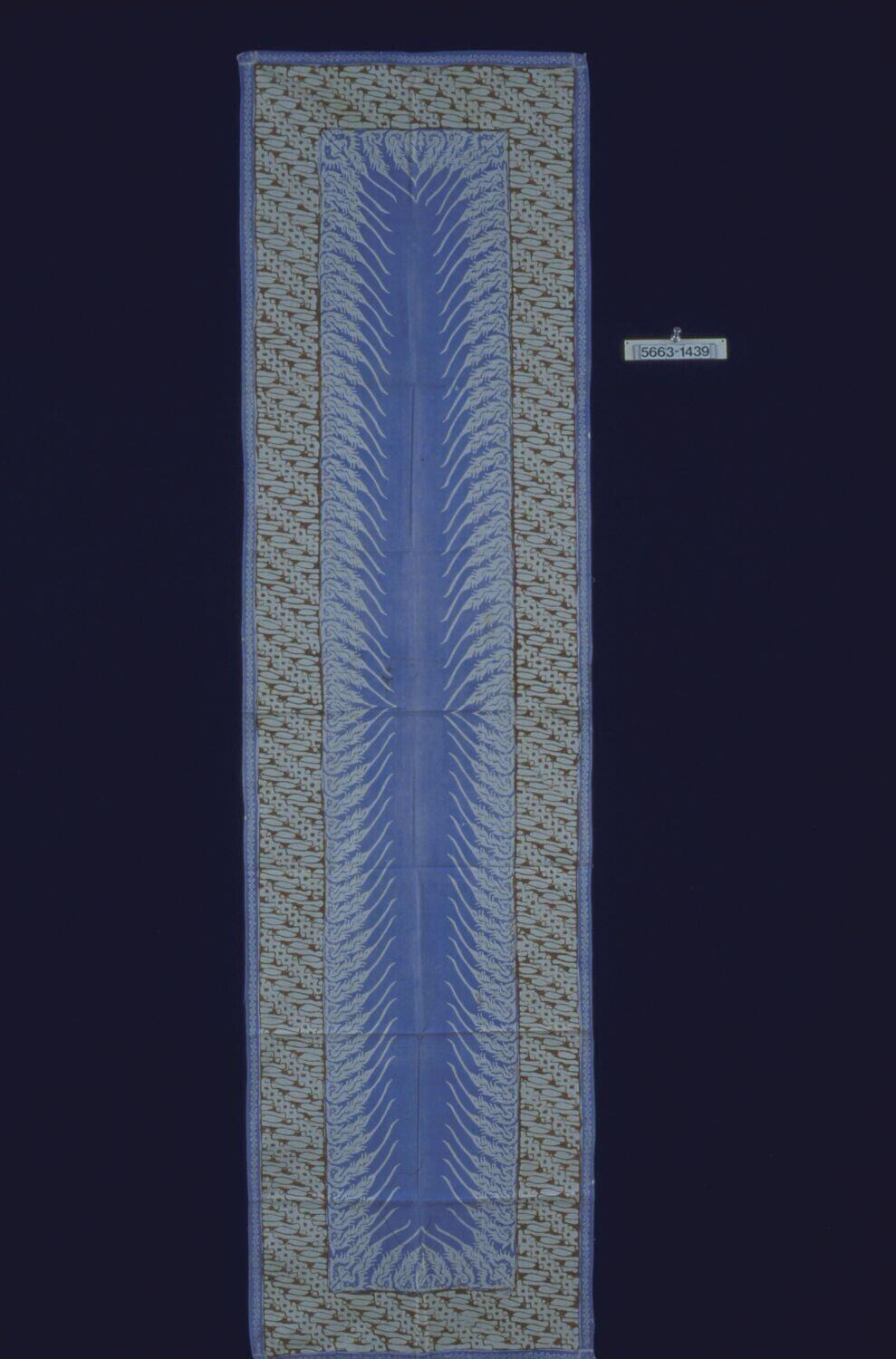 Schouderdoek met cemukiran en parang patroon