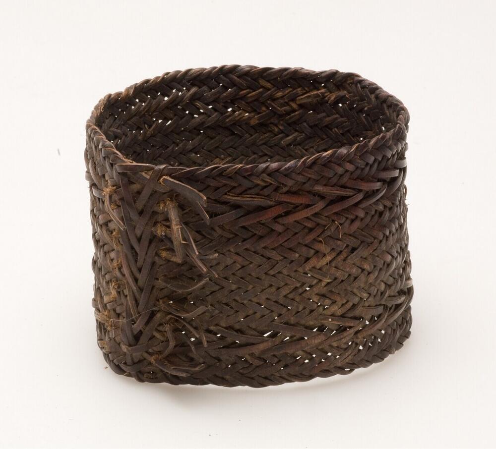 Polsband van gevlochten rotan