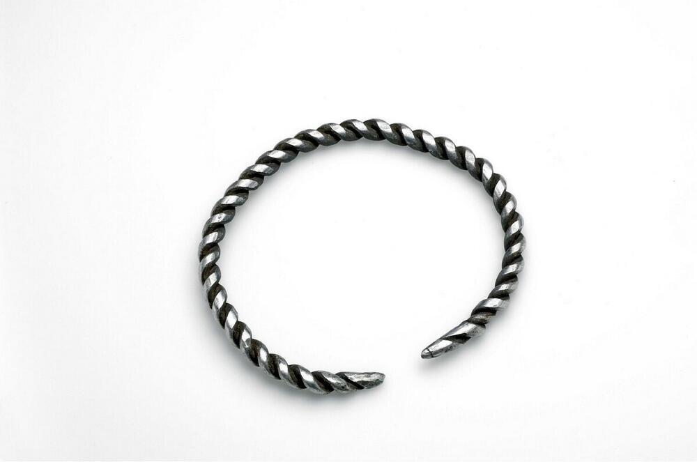 Aluminium open armband, gedraaid