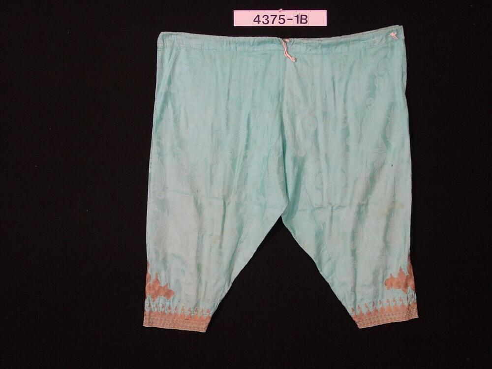 Katoenen broek, onderdeel van mannenkostuum