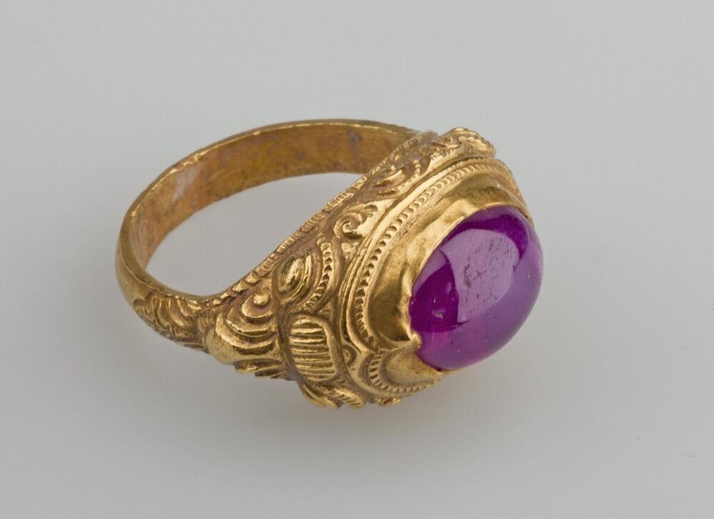 Finger ring