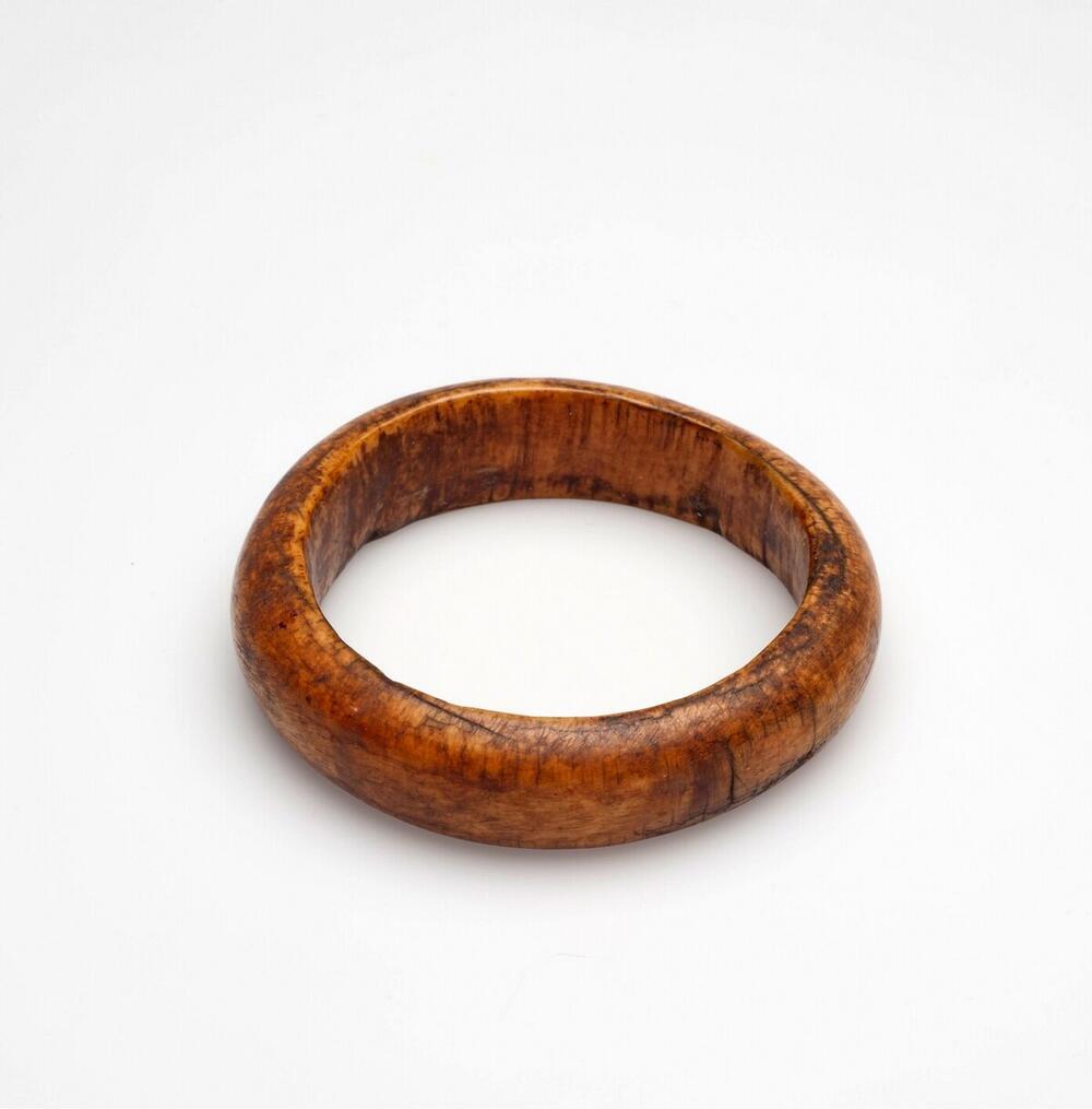 Ivoren armband voor een jong meisje
