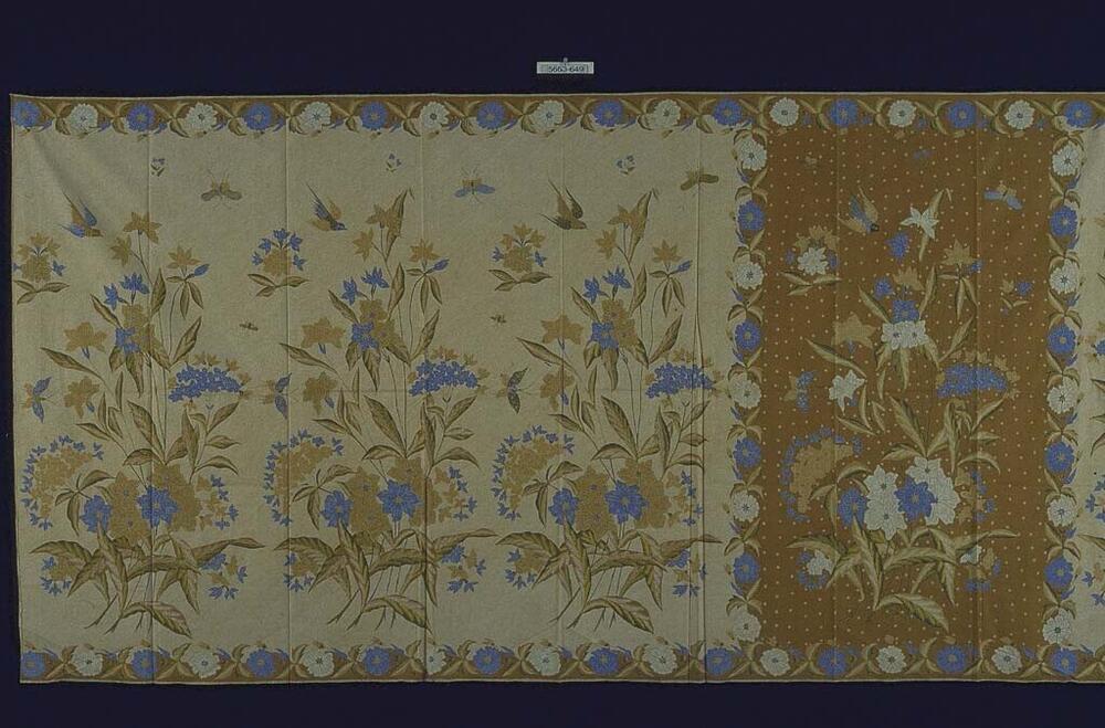 Kokerrok met bloemboeketten, zwaluw, vlinders en kleinere bloemen