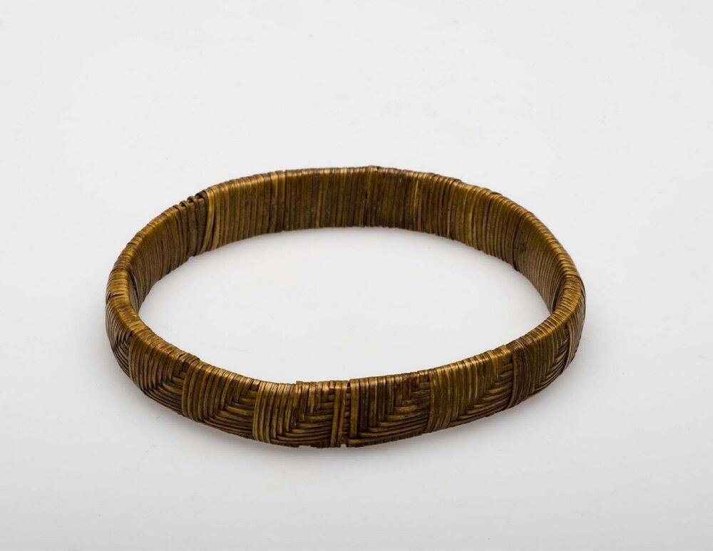 Bamboe armband met omvlechting van raffia