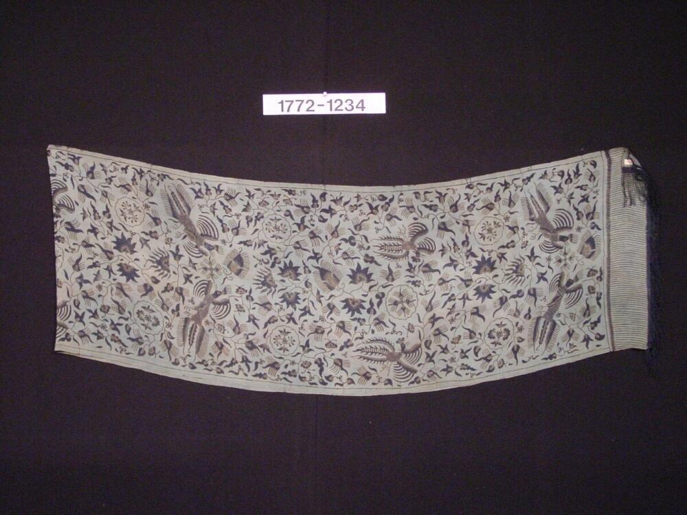 Gebatikte zijden schouderdoek