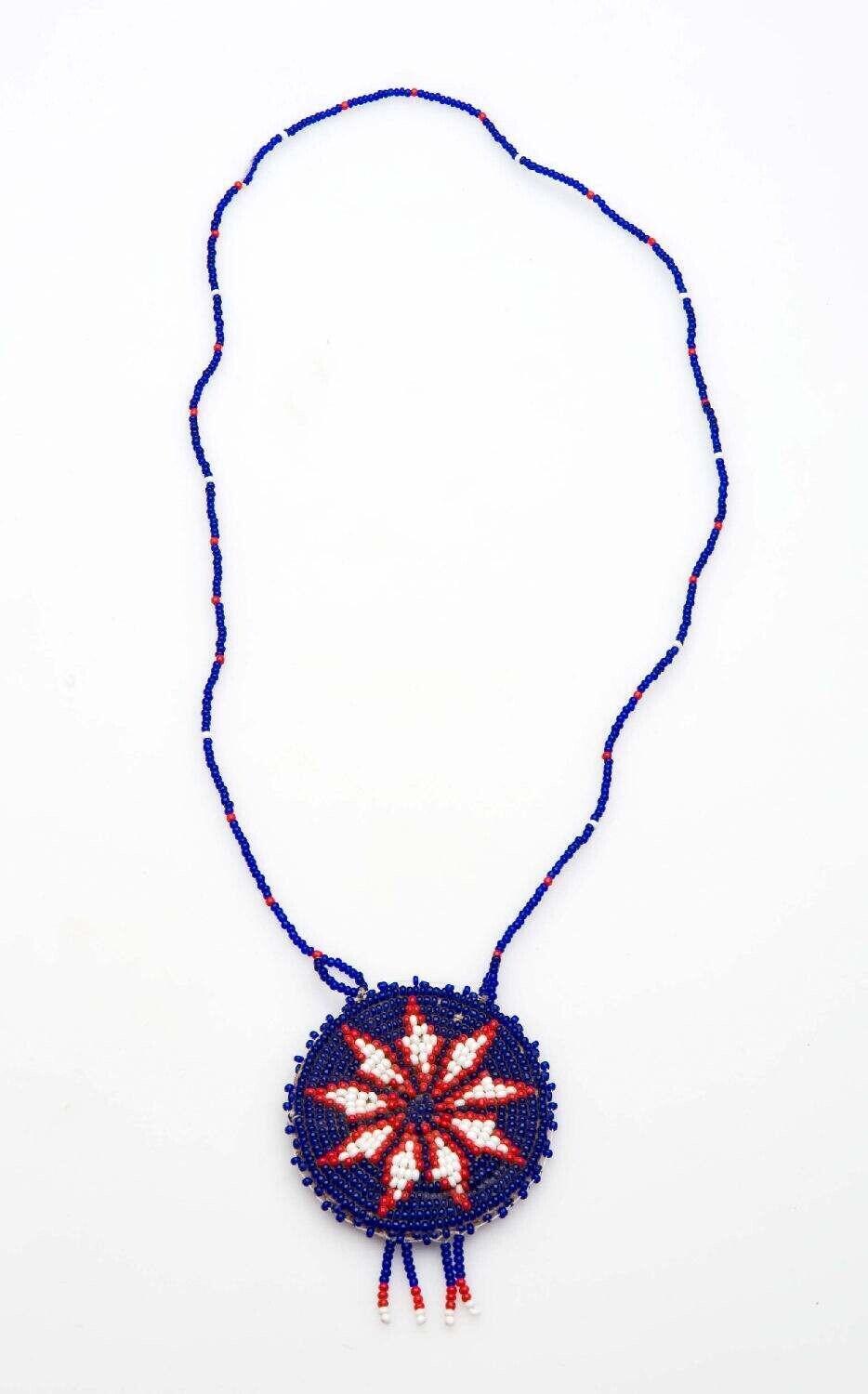 Kralen halssnoer met hanger, toeristenkunst