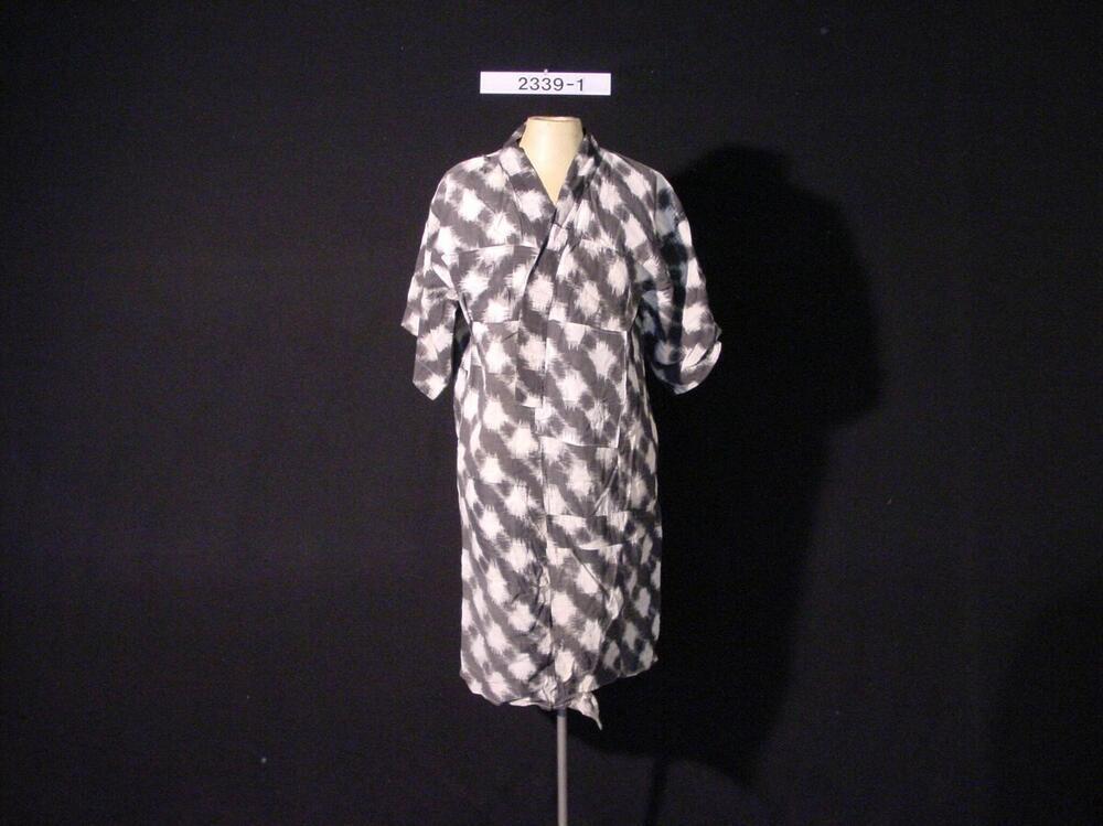 Zijden kimono met ornament in dubbelikat