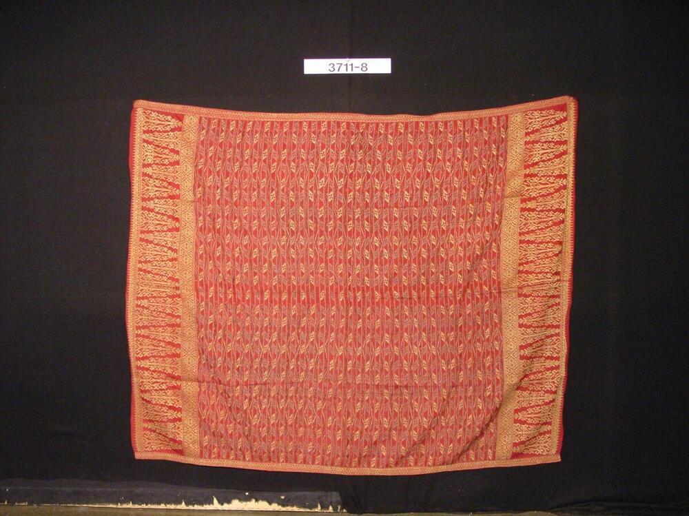 Zijden heupdoek met ornamenten in ikat en goud- en zilverdraadinslag