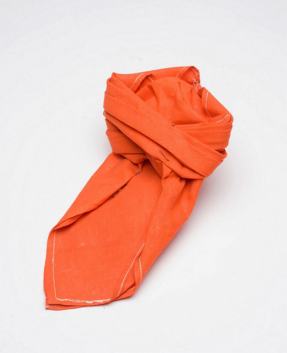 Model van een Surinaams-Creoolse hoofddoek