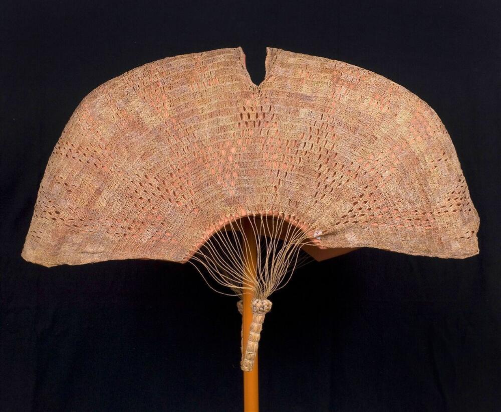 Shoulder cape