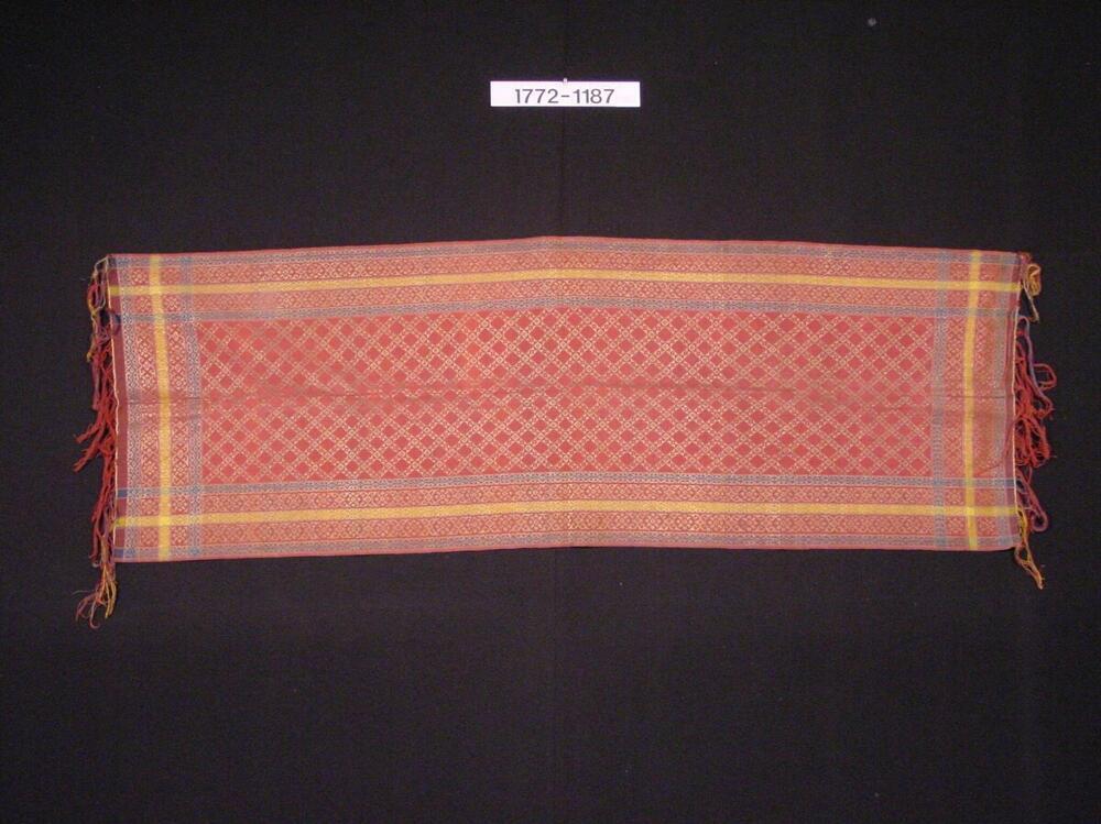 Katoenen schouderdoek geheel versierd met motief van ingeweven gouddraad