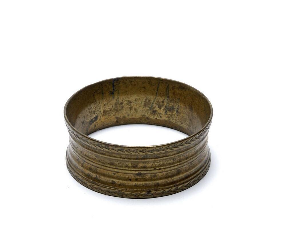 Messingen armband, versierd met snoerornament
